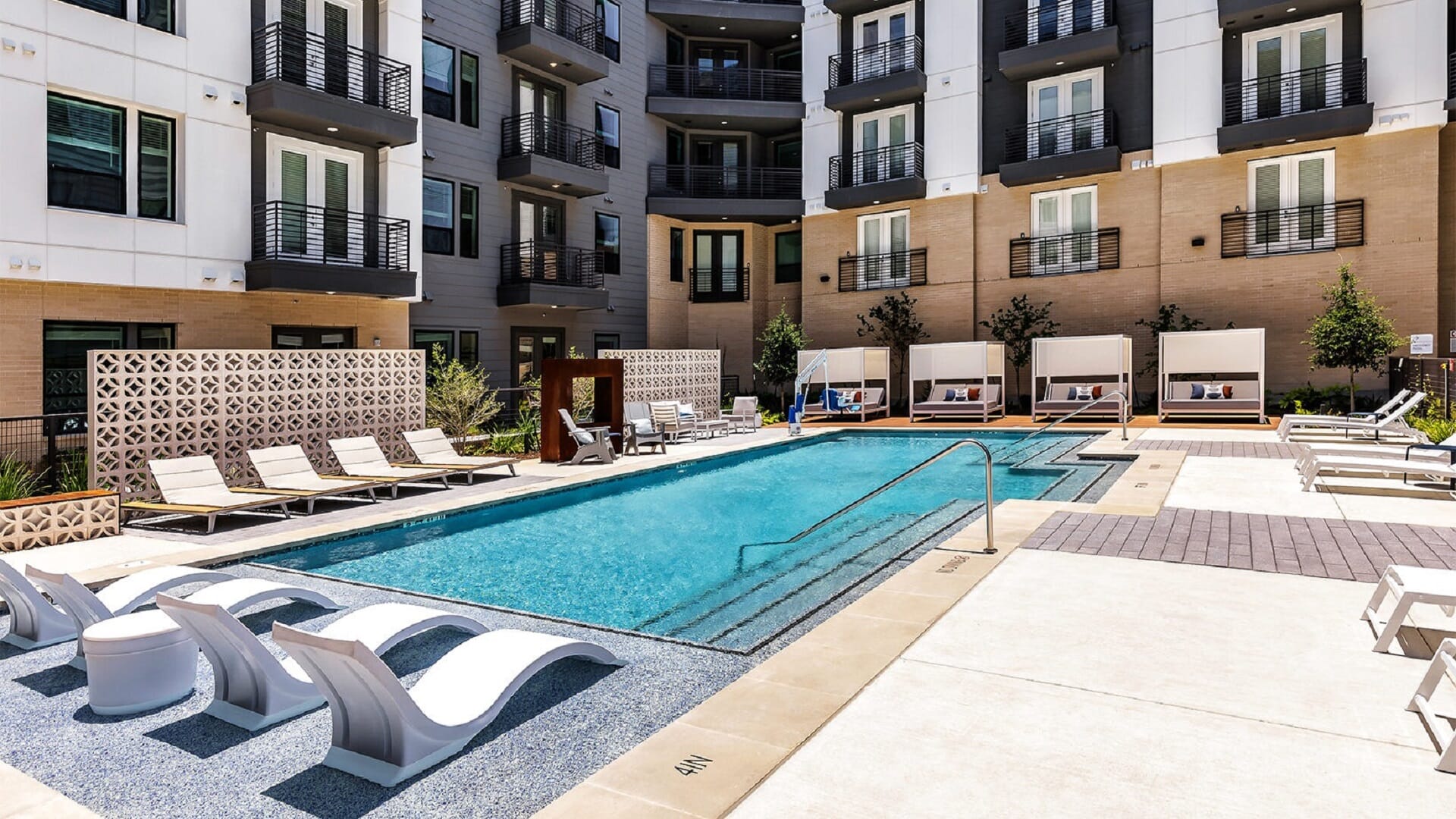 Modern Riverside Austin Apartments Offering 1-2 Free Month's Rent in ...